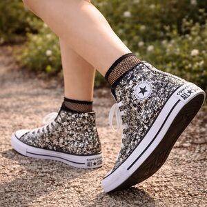 Converse All Star Glitter High Tops Youth 4 Women’s 6 Silver Sparkle Sneakers